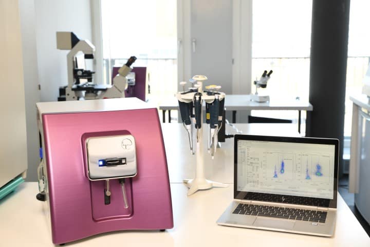 Picture of Ampha Z40 Pollen Analyzer in the laboratory